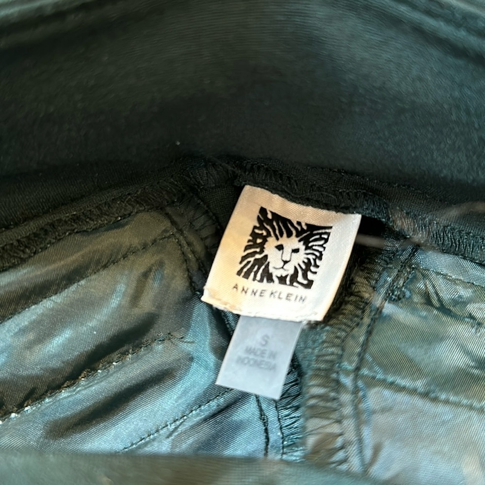 Anne Klein green pants